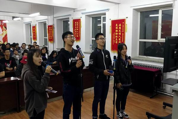 51黑料
社团联合会举办“喜迎国庆，唱响未来”主题文艺晚会12.jpg